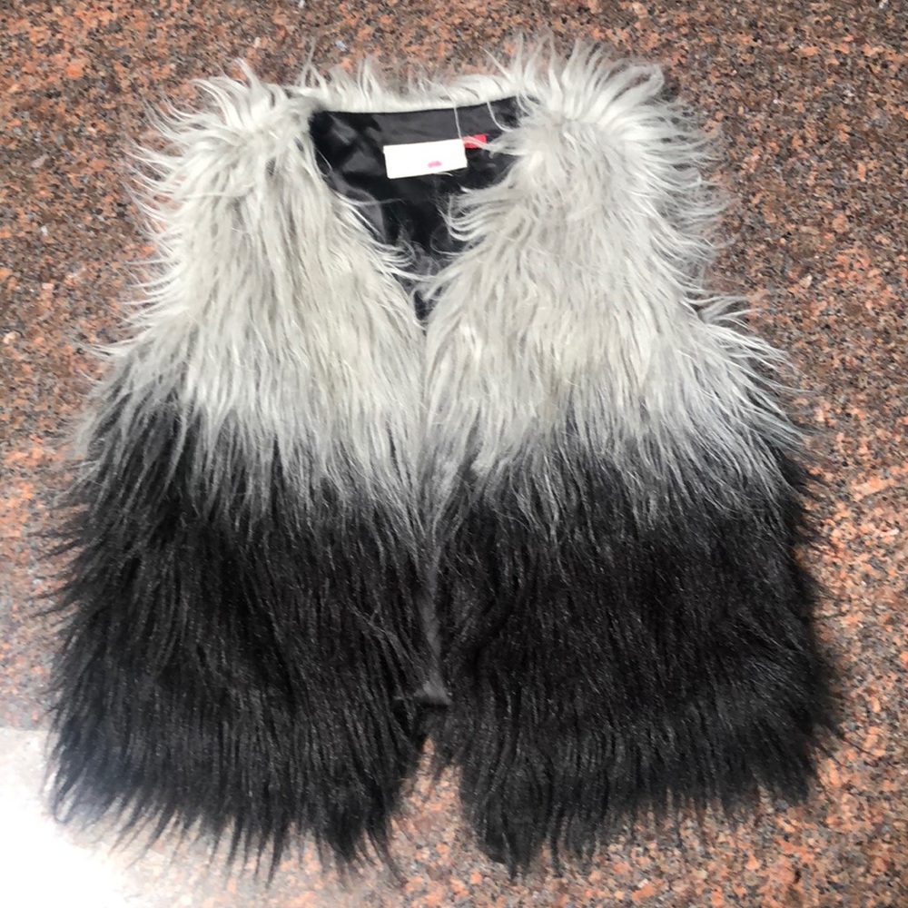 Red Camel faux fur vest/ silver and black/